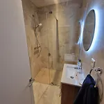 Elegant Flat In Old Town, 2 Mins Walk To *