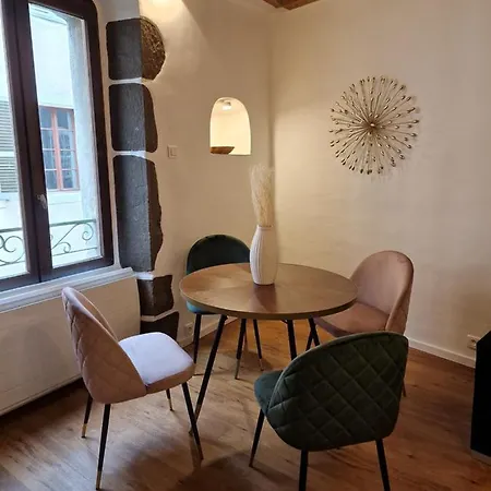 Apartment Elegant Flat In Old Town, 2 Mins Walk To