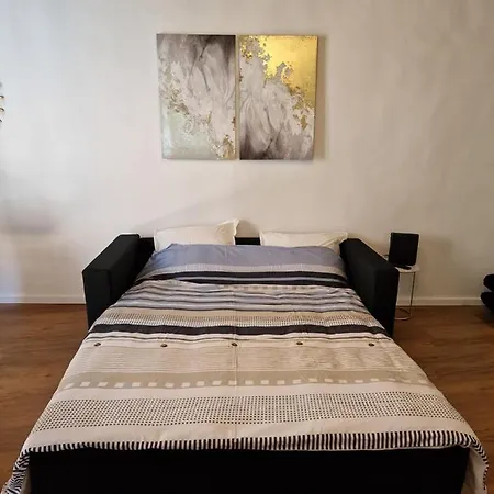 Elegant Flat In Old Town, 2 Mins Walk To Apartment *