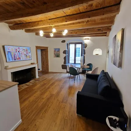 Elegant Flat In Old Town, 2 Mins Walk To Annecy