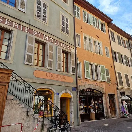 Elegant Flat In Old Town, 2 Mins Walk To Apartment *